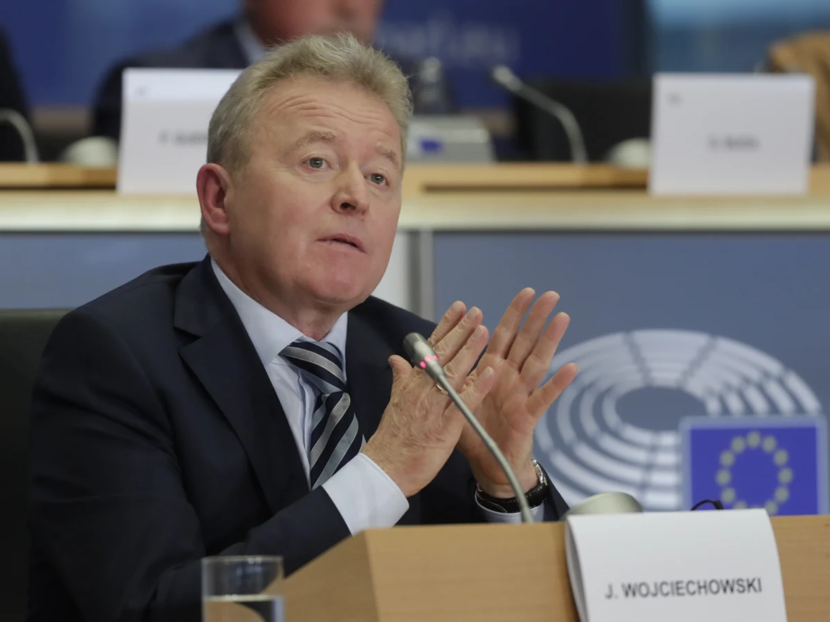 Janusz Wojciechowski będzie musiał pisemnie odpowiedzieć na dodatkowe pytania komisji ds. rolnictwa, leśnictwa i ochrony środowiska Parlamentu Europejskiego. Polski kandydat będzie miał tydzień na udzielenie odpowiedzi na zagadnienia. Później, możliwe jest jego powtórne przesłuchanie.
