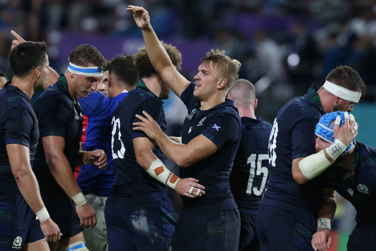 Faza grupowa Pucharu Świata w rugby jest już właściwie na półmetku. Na razie na turnieju w Japonii nie brakuje ciekawych, emocjonujący pojedynków oraz niespodziewanych wyników. Zwycięstwa Japonii nad Irlandią czy Urugwaju nad Fidżi odbiły się w świecie rugby szerokim echem. O Pucharze Świata Patryk Serwański rozmawia z byłym rugbystą, a dziś komentatorem telewizyjnym Mariuszem Liedelem.