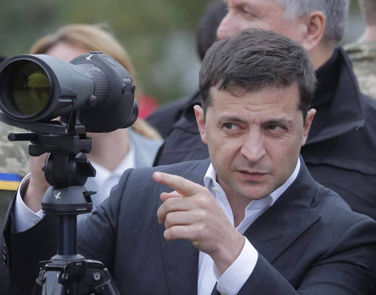 "Ukraina nie zgodzi się na wybory w zajętym przez separatystów prorosyjskich Donbasie w obecności wojsk, a tzw. formuła Steinmeiera ws. rozwiązania tego konfliktu nie wejdzie w życie, póki nie będzie uwzględniona w ukraińskim prawie" – oświadczył prezydent Wołodymyr Zełenski.