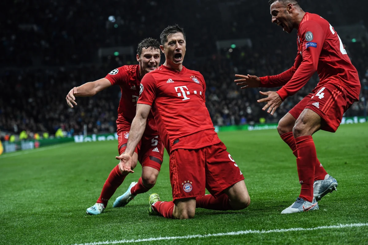 Miażdżące zwycięstwo Bayernu Monachium nad Tottenhamem Hotspur w meczu grupy B piłkarskiej Ligi Mistrzów. Robert Lewandowski przyczynił się do zwycięstwa drużyny strzelając dwa gole.