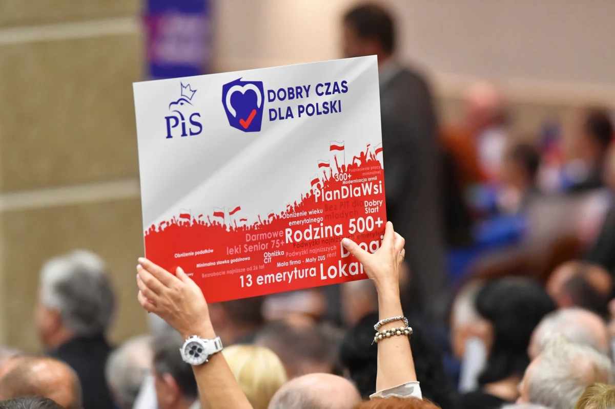 "To może być efekt usypiający dobrych sondaży" - tak zastępca rzecznika PiS Radosław Fogiel skomentował opublikowany w poniedziałek sondaż dla "Rzeczpospolitej", z którego wynikało, że elektorat Prawa i Sprawiedliwości jest przed zbliżającymi się wielkimi krokami wyborami parlamentarnymi najsłabiej zmobilizowaną grupą wyborców.