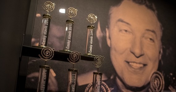 Karel Gott – najbardziej znany na świecie czeski piosenkarz – zmarł w wieku 80 lat. Artysta chorował na ostrą białaczkę. Wylansował dziesiątki przebojów, w większości z muzyką nieżyjącego już kompozytora Karela Svobody. Wśród nich były między innymi "Lady Carneval" z 1968 roku, "Paganini" (1975) oraz tytułowa piosenka z telewizyjnego serialu "Pszczółka Maja" (1980).