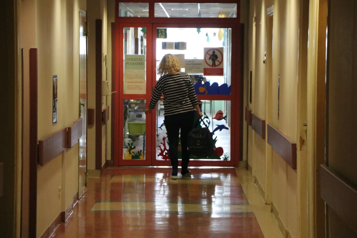 Od wczoraj w szpitalu powiatowym w Sanoku pacjenci mają problem z dostępem do badań. Wykonywane są tylko te ratujące życie. Dlaczego? Cześć pracowników jest na zwolnieniach lekarskich lub na urlopie.