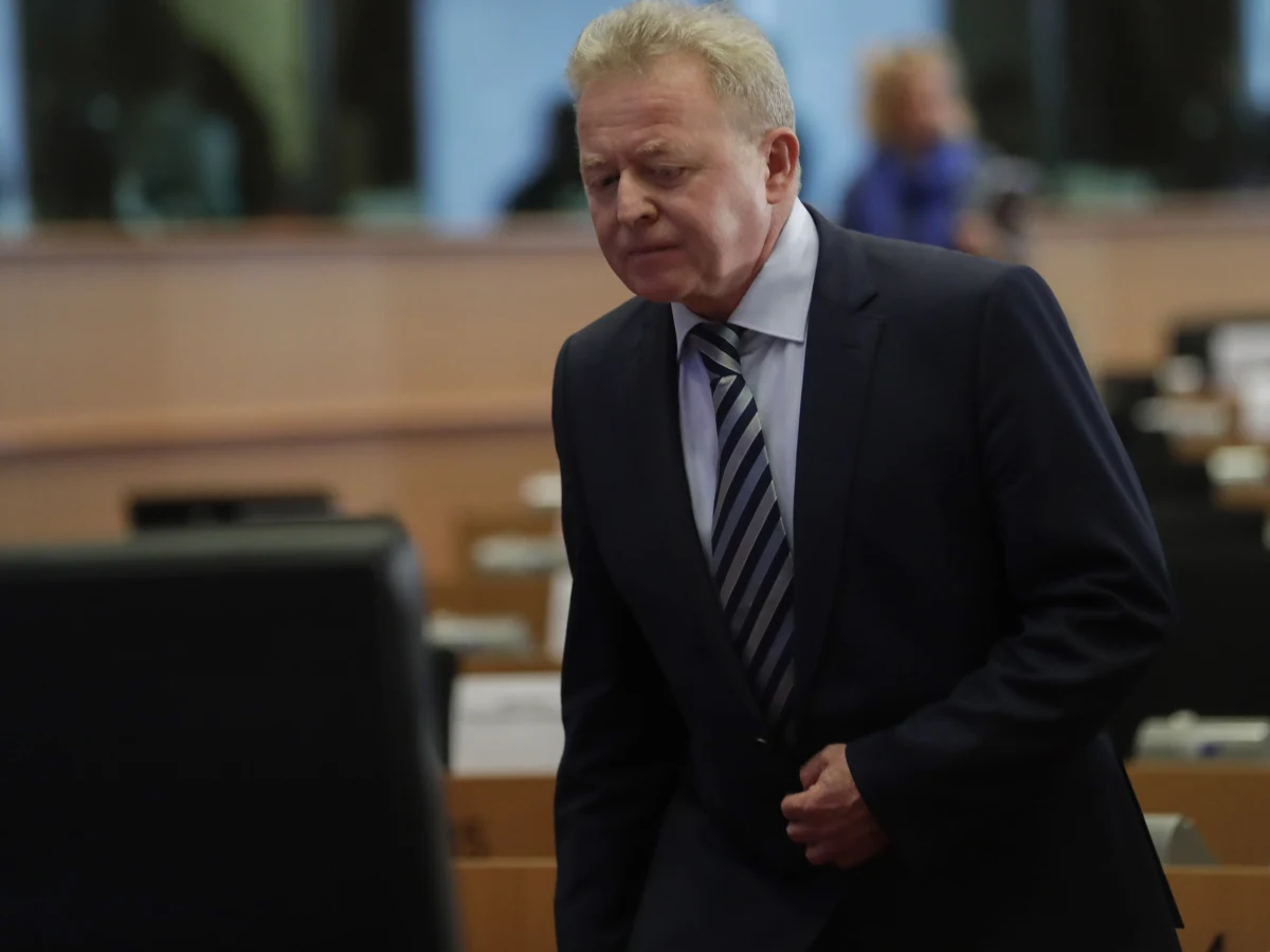 Przyspieszono powtórkowe przesłuchanie Janusza Wojciechowskiego przed komisją ds. rolnictwa Parlamentu Europejskiego. Odbędzie się ono w najbliższy poniedziałek o 18:30 - ustaliła nasza dziennikarka Katarzyna Szymańska-Borginon. 