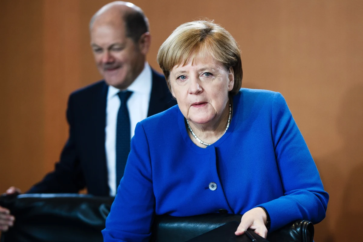 Kanclerz Niemiec Angela Merkel oświadczyła, że na razie nie ma przesłanek, by znieść sankcje przeciwko Rosji. To reakcja na podpisanie przez Ukrainę tzw. formuły Steinmeiera, która ma pomóc zakończyć konflikt w Donbasie.