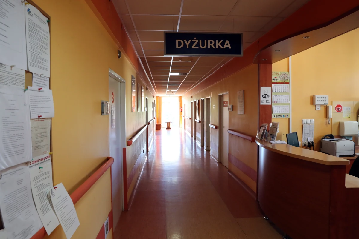 Psychiatria dziecięca, hematologia dziecięca, onkologia, anestezjologia i urologia - lekarzy tych specjalności najbardziej brakuje dzisiaj w Polsce. W sumie, jak wylicza Naczelna Izba Lekarska, braki sięgają 68 tysięcy lekarzy. To najważniejsza przyczyna zamykania kolejnych oddziałów szpitalnych w Polsce.