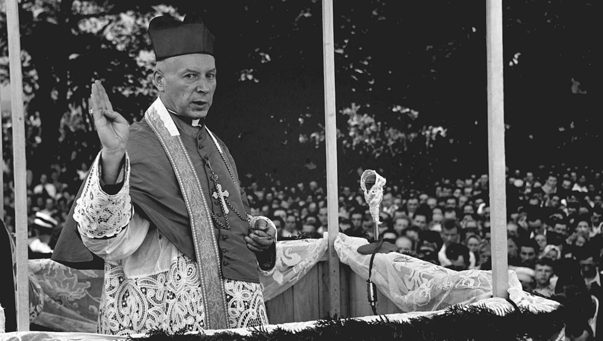 Papież Franciszek zatwierdził dekret otwierający drogę do rychłej beatyfikacji kardynała Stefana Wyszyńskiego. Watykan poinformował, że zaaprobowany dekret dotyczy cudu uzdrowienia przypisywanego wstawiennictwu Prymasa Tysiąclecia.