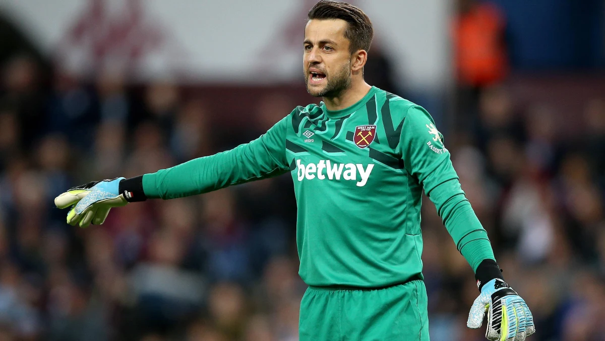 "Łukasz Fabiański być może będzie wymagał zabiegu operacyjnego po kontuzji, jakiej doznał w sobotę w meczu ligowym z Bournemouth" - poinformował trener West Ham United Manuel Pellegrini. Dodał, że po operacji Polak będzie wyłączony z gry przez trzy miesiące.