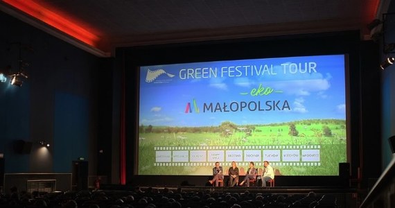 "Cała Małopolska może zobaczyć najlepsze, najciekawsze, najmocniejsze filmy Green Film Festivalu" - mówi wicemarszałek województwa Tomasz Urynowicz. "Chcemy przekonać mieszkańców Małopolski, jak ważna jest walka o środowisko" - dodaje. 