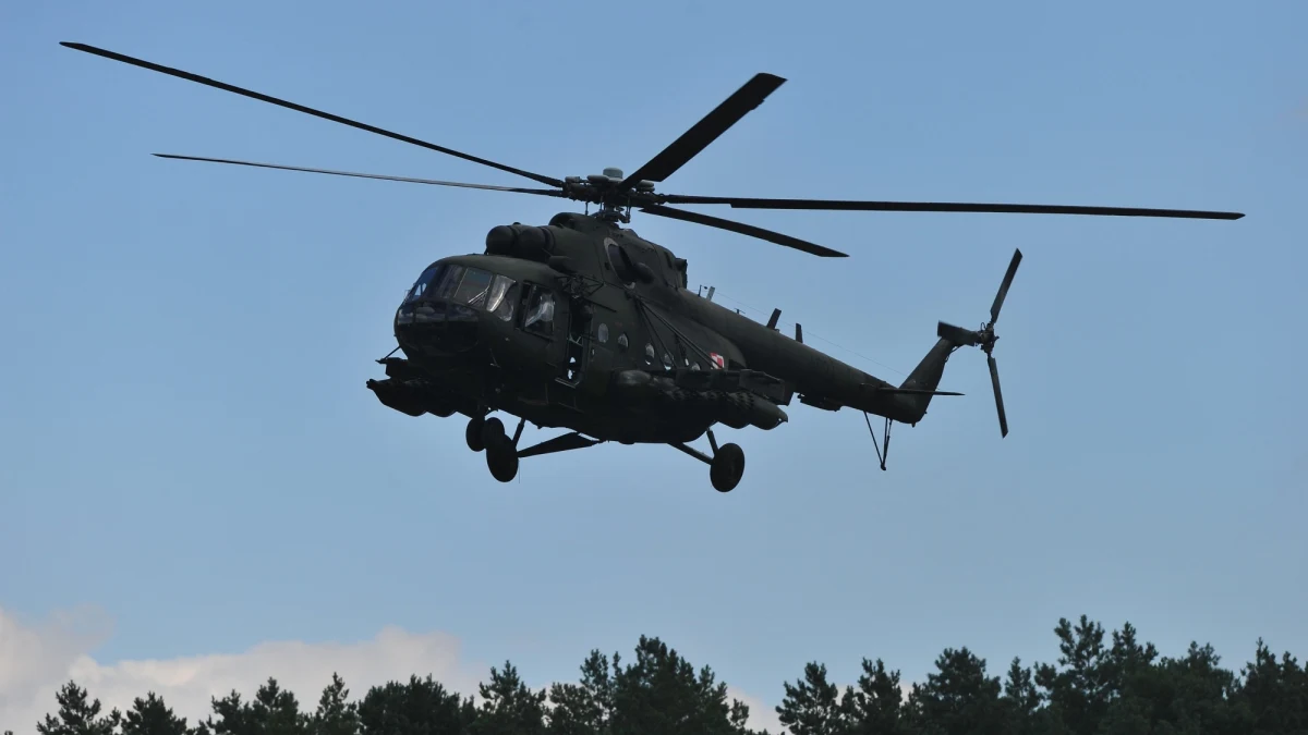 Wypadek wojskowego śmigłowca Mi-17 koło Łęczycy w Łódzkiem. Jak ustalił reporter RMF FM Krzysztof Zasada, nikomu na szczęście nie stało się nic poważnego, ale maszyna jest bardzo mocno uszkodzona. Sygnał w tej sprawie dostaliśmy od Słuchacza na Gorącą Linię RMF FM.