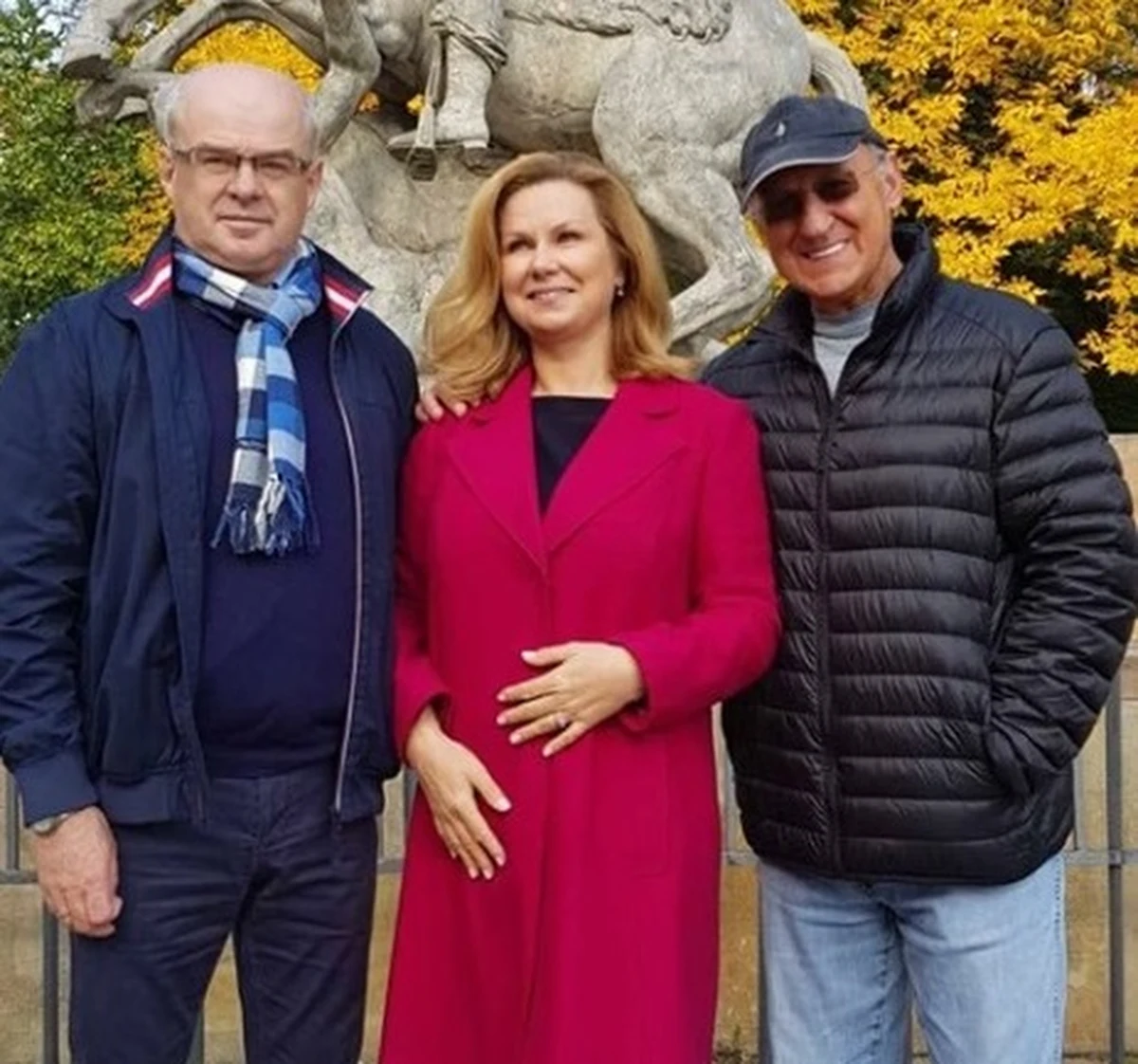 "Podejmując decyzję o starcie w wyborach nie myślałam o rozpoczynaniu kariery politycznej, ale o tym aby mieć możliwość podejmowania działań na korzyść służb mundurowych i polskiego społeczeństwa" - stwierdziła w rozmowie z Onetem Agnieszka Petelicka - wdowa po gen. Sławomirze Petelickim, twórcy GROM-u. "Nie boję się jakiegoś hejtu, czy też innych działań wymierzonych we mnie mojej lub mojej rodzinie" - zapewniła Petelicka, która kandyduje z podwarszawskiej listy PSL-Koalicji Polskiej. 