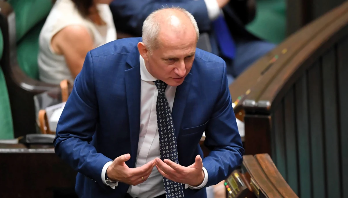 "W Tczewie są same p***by, rzygam Tczewem" - mówi szef klubu PO-KO Sławomir Neumann w kuluarowych rozmowach partyjnych. TVP Info dotarło do nagrania opublikowanego przez jednego z uczestników spotkania. Polityk największej partii opozycyjnej ogłosił, że przeprasza mieszkańców Tczewa. 