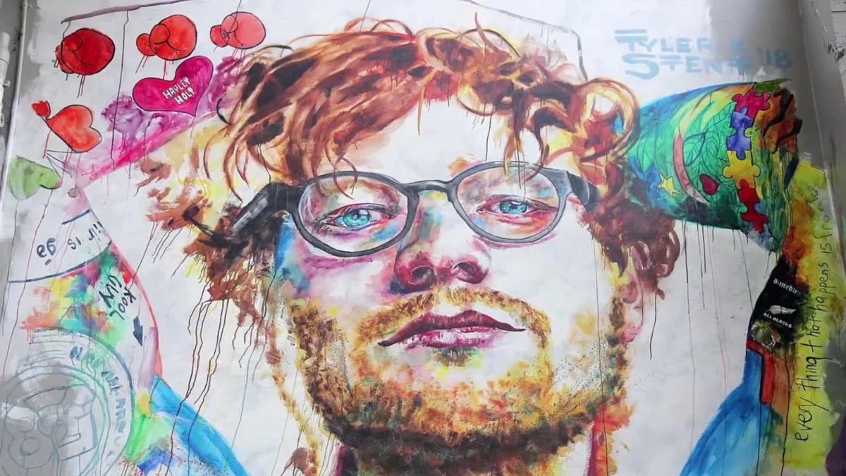 Ed Sheeran nie do końca przysłużył się swojemu tatuażyście. Mężczyzna narzeka, że przez artystę stracił wielu klientów. Winne są niektóre tatuaże Eda, które przez wiele osób są uważane za niezbyt udane. Takie z resztą zdanie podziela również ich autor. Kevin Paul twierdzi, że współpraca z wokalistą jest jednocześnie najlepszą i najgorszą w jego życiu. Tatuażysta ma też innych sławnych klientów, takich jak np. Rihanna, Harry Styles i Cara Delevingne.