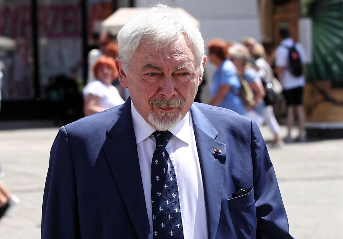 Prezydent Krakowa Jacek Majchrowski oficjalnie poparł starającego się o powtórny wybór do Senatu Bogdana Klicha. Jego kontrkandydatami w okręgu 33 (Kraków) są: Rafał Komarewicz i Krzysztof Mazur. 