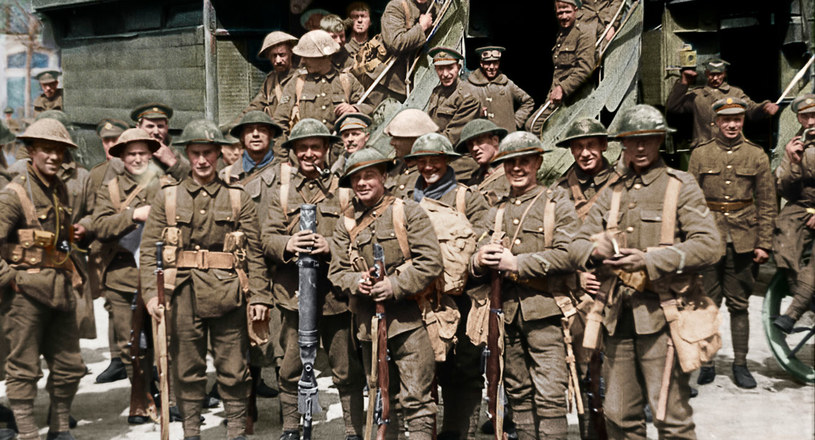 Wytwórnia Warner Bros zaprezentowała oficjalny zwiastun dokumentalnego filmu "I młodzi pozostaną", w którym Peter Jackson ("Władcy pierścieni"), wykorzystując archiwanle materiały filmowe, opowiedział o codziennym życiu żołnierzy podczas I wojny światowej, 
