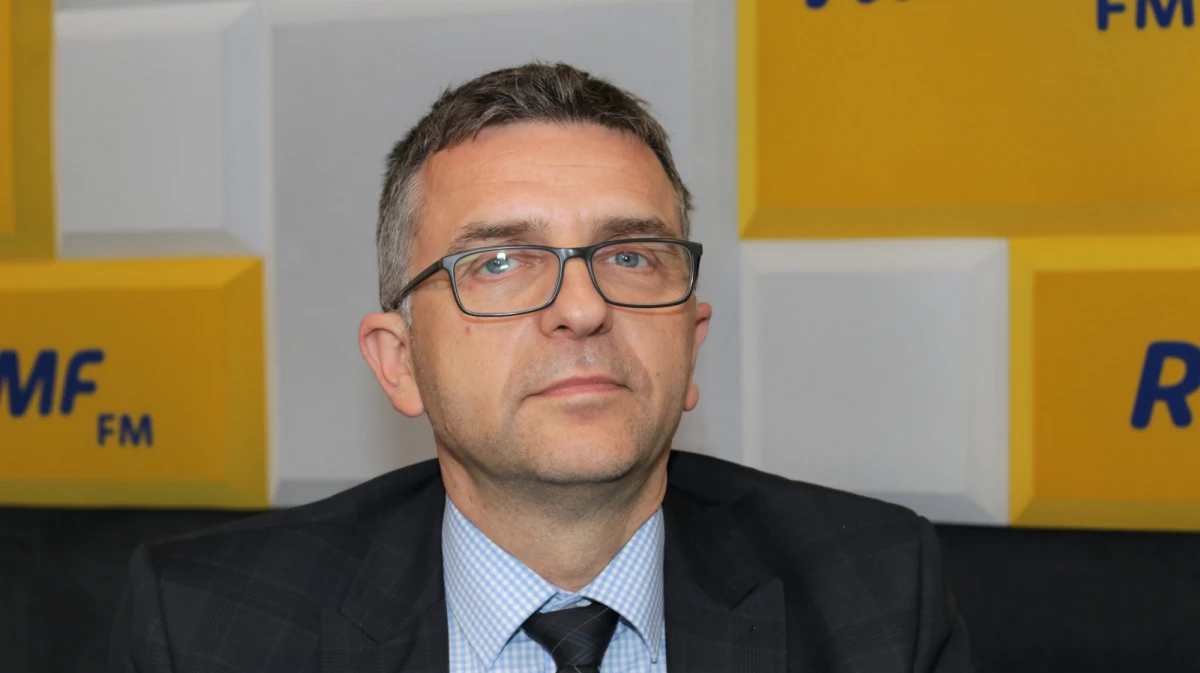 "Zachorowalność na nowotwory jest związana z tym, że jesteśmy coraz starsi jako społeczeństwo" - mówi w Popołudniowej rozmowie w RMF FM dr hab. Adam Maciejczyk, przewodniczący Polskiego Towarzystwa Onkologicznego. "Nowotwór żywi się naszymi złymi nawykami. Tytoń, ale również otyłość i brak aktywności fizycznej - to główne przyczyny nowotworu. Geny to tylko kilka procent" - dodaje gość Marcina Zaborskiego. 