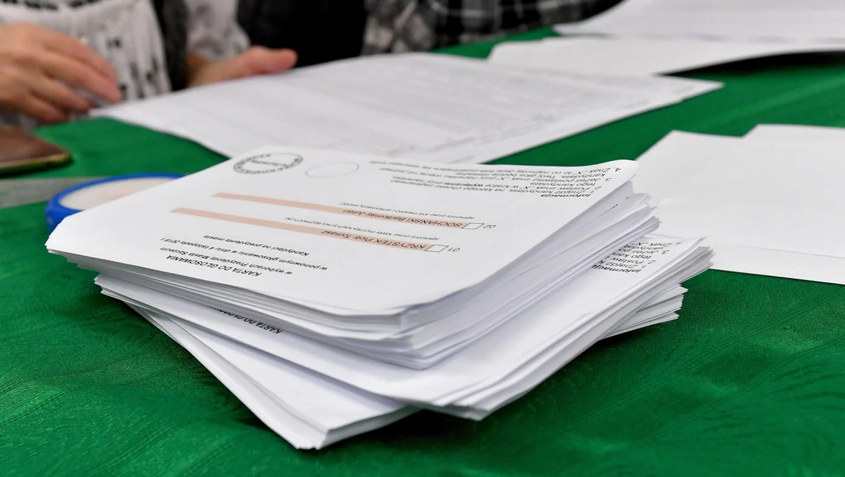 Wtorek będzie ostatnim dniem na dopisanie się do spisu wyborców w dowolnej gminie w Polsce - to rozwiązanie dla przebywających w dniu wyborów poza miejscem stałego zamieszkania. Wybory do Sejmu i Senatu odbędą się w niedzielę 13 października.