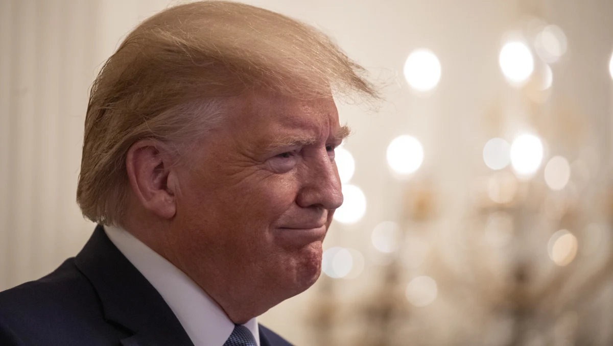 Prawnicy amerykańskiego prezydenta Donalda Trumpa uważają, że może on zignorować wezwanie pod rygorem odpowiedzialności karnej do przekazania Izbie Rerezentantów dokumentów, związanych z jego lipcową rozmową telefoniczną z prezydentem Ukrainy Wołodymyrem Zełenskim - pisze agencja Reuters.