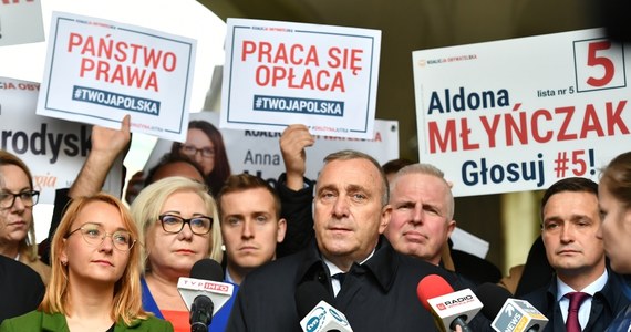 "Jestem przekonany, że 13 października Polska podejmie decyzję, z której będziemy dumni; wierzę głęboko w to, że będziemy realizować marzenie o wolnej, europejskiej, podmiotowej, uczciwej Polsce" - powiedział w sobotę we Wrocławiu przewodniczący PO Grzegorz Schetyna. Prosił jednocześnie o "wielkie zaangażowanie" w czasie ostatniego tygodnia poprzedzającego wybory. "O budowanie w dalszy sposób przekonania, że jutro może być lepsze, że jesteśmy silni razem, że musimy być między Polakami, że musimy cały czas w rozmowie, w debacie, w przekonywaniu do swoich racji w sposób otwarty i z dobrymi emocjami budować dobry parlament przyszłej kadencji - bo od niego będzie naprawdę wiele zależeć" - dodał. 