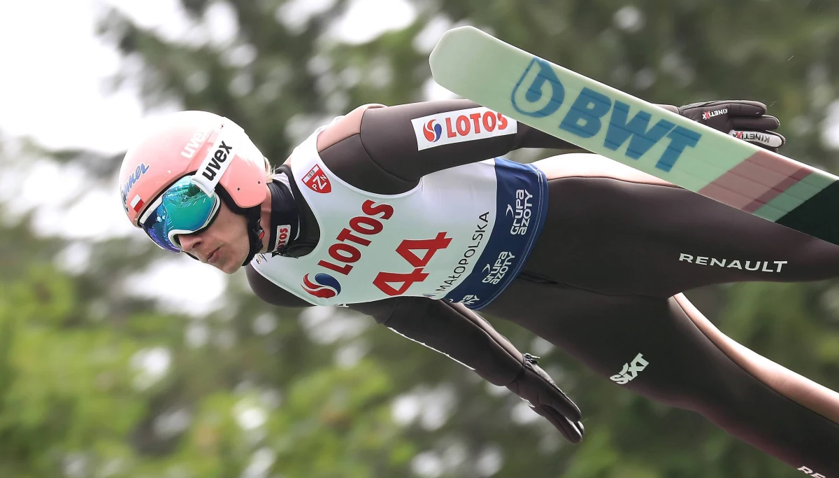 Dawid Kubacki wygrał cykl Letniego Grand Prix 2019 w skokach narciarskich. Sportowiec zajął 5. miejsce w kończących sezon zawodach w Klingenthal. Trzeci był Piotr Żyła, a najlepszy okazał się Słoweniec Anze Lanisek. 