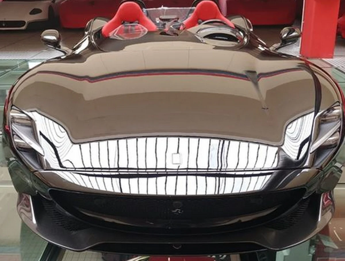 Napastnik Los Angeles Galaxy i były kapitan piłkarskiej reprezentacji Szwecji Zlatan Ibrahimovic kupił sobie na 38. urodziny kabriolet Ferrari. Cena? 1,25 miliona dolarów. 