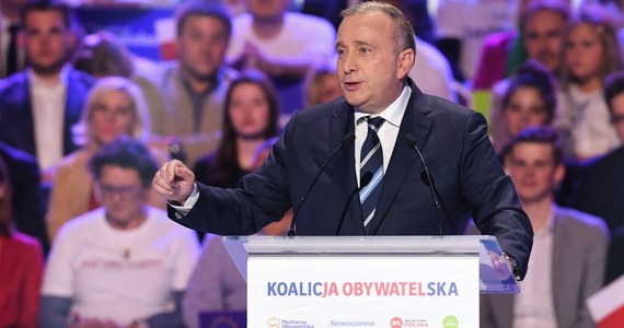 „Proszę o jasne deklaracje, że nie pójdziecie po wyborach z Kaczyńskim, człowiekiem, który od wielu lat sieje w naszym kraju nienawiść, a od czterech lat systematycznie go niszczy” - apelował w niedzielę do pozostałych ugrupowań opozycyjnych szef PO Grzegorz Schetyna.