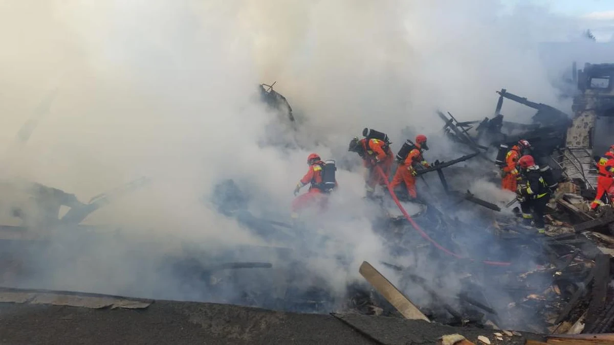 Strażacy odnaleźli ciała dwóch mężczyzn poszukiwanych po wybuchu gazu w budynku jednorodzinnym w Janówce koło Łodzi. 9-letnie dziecko ranne w wyniku eksplozji trafiło do szpitala. Policjanci wstępnie ustalili, że wybuch mógł celowo wywołać jeden z mężczyzn.