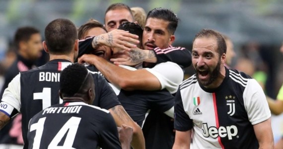 Juventus Turyn lepszy od Interu Mediolan w szlagierowym pojedynku Serie A. W meczu 7. kolejki włoskiej ekstraklasy ekipa „Starej Damy” pokonała na wyjeździe dotychczasowego lidera tabeli 2:1 i awansowała na pierwsze miejsce. Pełne 90 minut rozegrał w bramce Juventusu Wojciech Szczęsny, a wszystkie gole zdobyli w tym spotkaniu Argentyńczycy.