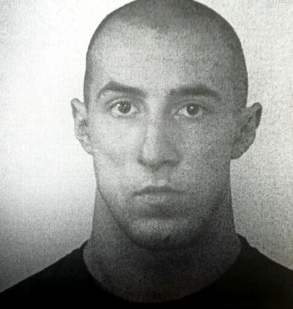 15-latek, jeden ze sprawców napadu na hokeistę GKS-u Katowice, trafił do schroniska dla nieletnich - taką decyzję podjął sąd. Nadal poszukiwany jest drugi napastnik. To 29-letni mężczyzna. Policja opublikowała jego wizerunek. 