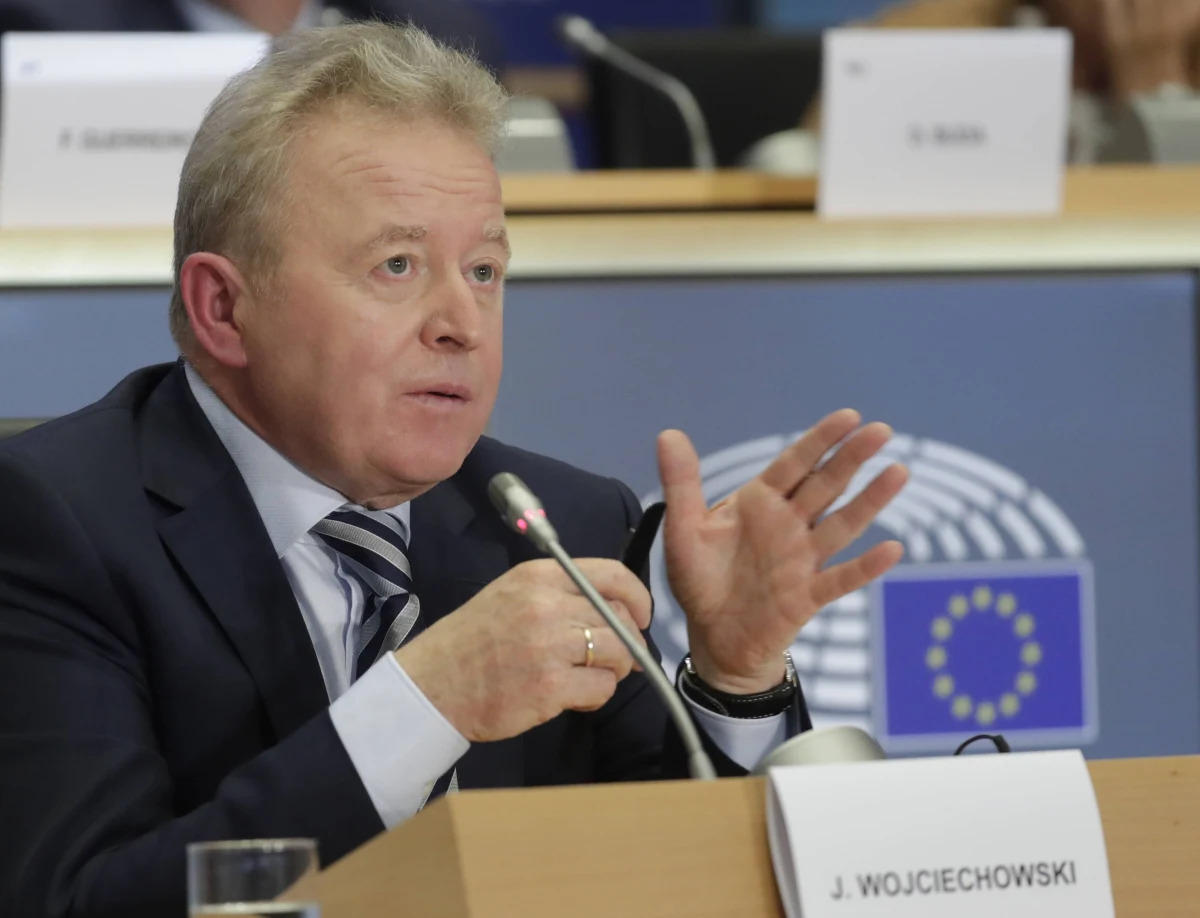 Wzrosły szanse polskiego kandydata na komisarza UE ds. rolnictwa Janusza Wojciechowskiego na zielone światło Parlamentu Europejskiego - ustaliła dziennikarka RMF FM w Brukseli. "Z 20 procent jego szanse wzrosły do 60 procent" - twierdzi jeden z ważnych rozmówców Katarzyny Szymańskiej-Borginon.