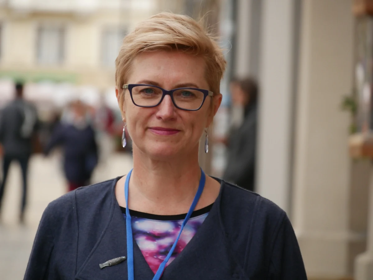 "Laureaci tegorocznej nagrody Nobla pomogli nam zrozumieć mechanizm, w jaki organizm wyczuwa niedostatek tlenu. Ta nagroda została przyznana za badania na poziomie molekularnym. To jest jeden element z całej składanki, którą organizm ma, by reagować na niedotlenienie. Jest jeszcze bardzo dużo do zrobienia jeśli chodzi o poziom fizjologiczny" - mówi RMF FM prof. Martyna Elas z Instytutu Biofizyki Uniwersytetu Jagiellońskiego. W rozmowie z Grzegorzem Jasińskim prof. Elas przekonuje, że badania niedotlenienia w guzach nowotworowych mogą pomóc w zwiększeniu czułości i wrażliwość nowotworów na różnego rodzaju terapie. 