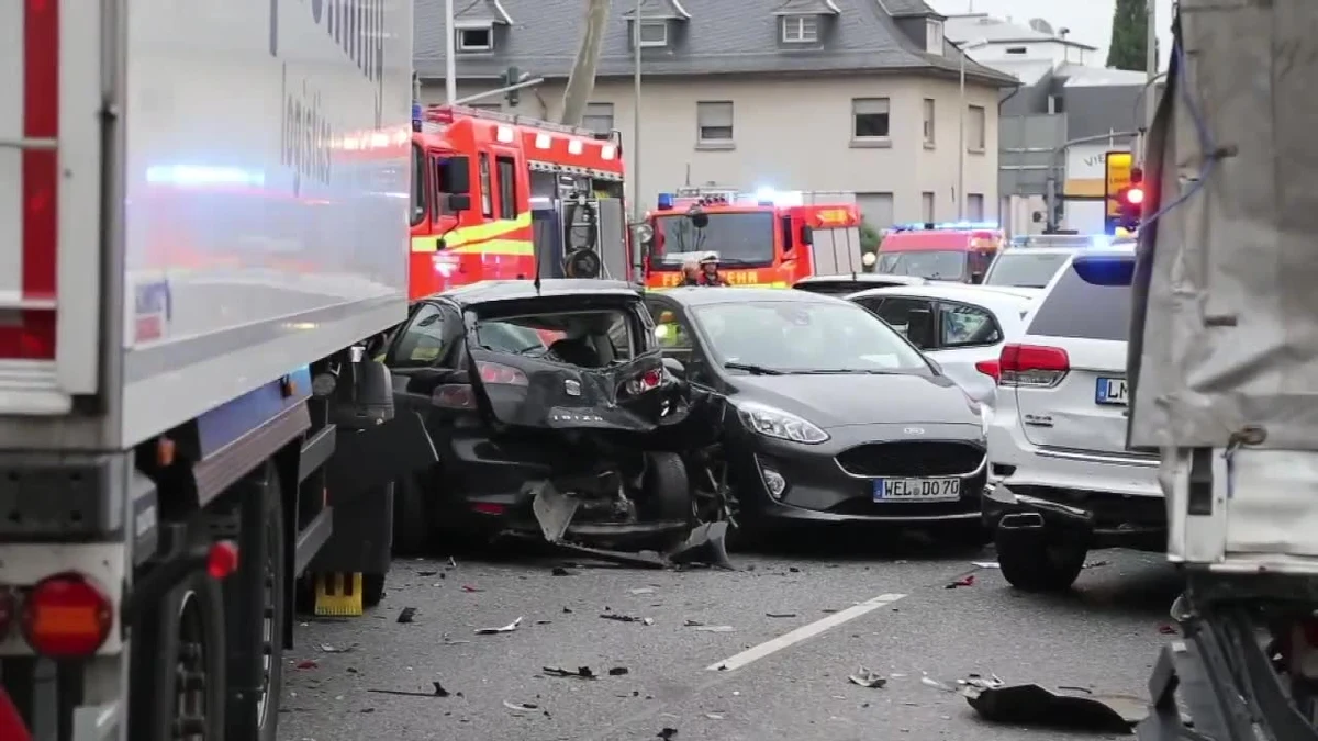 Osiem osób zostało rannych, kiedy mężczyzna prowadzący skradzioną ciężarówkę staranował osiem samochodów w miasteczku Limburg w Hesji w środkowych Niemczech. Policja nie wyklucza, że był to zamach. Lekko ranny sprawca został ujęty.