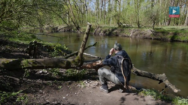 Zapraszamy na nowy magazyn wędkarski „Kołowrotek”. Doświadczony wędkarz i doktor ichtiologii Adam Tański wyruszy nad najbardziej malownicze zbiorniki wodne w Polsce, aby przeczesać głębiny i złowić duuuuuużą rybę. W naszym programie znajdziecie nie tylko ważne i cenne porady dla pasjonatów moczenia kija, ale przede wszystkim masę ciekawostek o rybach i ich środowisku. To wszystko zawsze z lekkim przymrużeniem oka i w okolicznościach naprawdę przepięknej, polskiej przyrody. Poznajcie Adama, jego kolegów i pasję, która ogarnęła miliony Polaków. Jeśli lubisz spędzać czas nad wodą, z pewnością polubisz nowy program wędkarski „Kołowrotek”. 