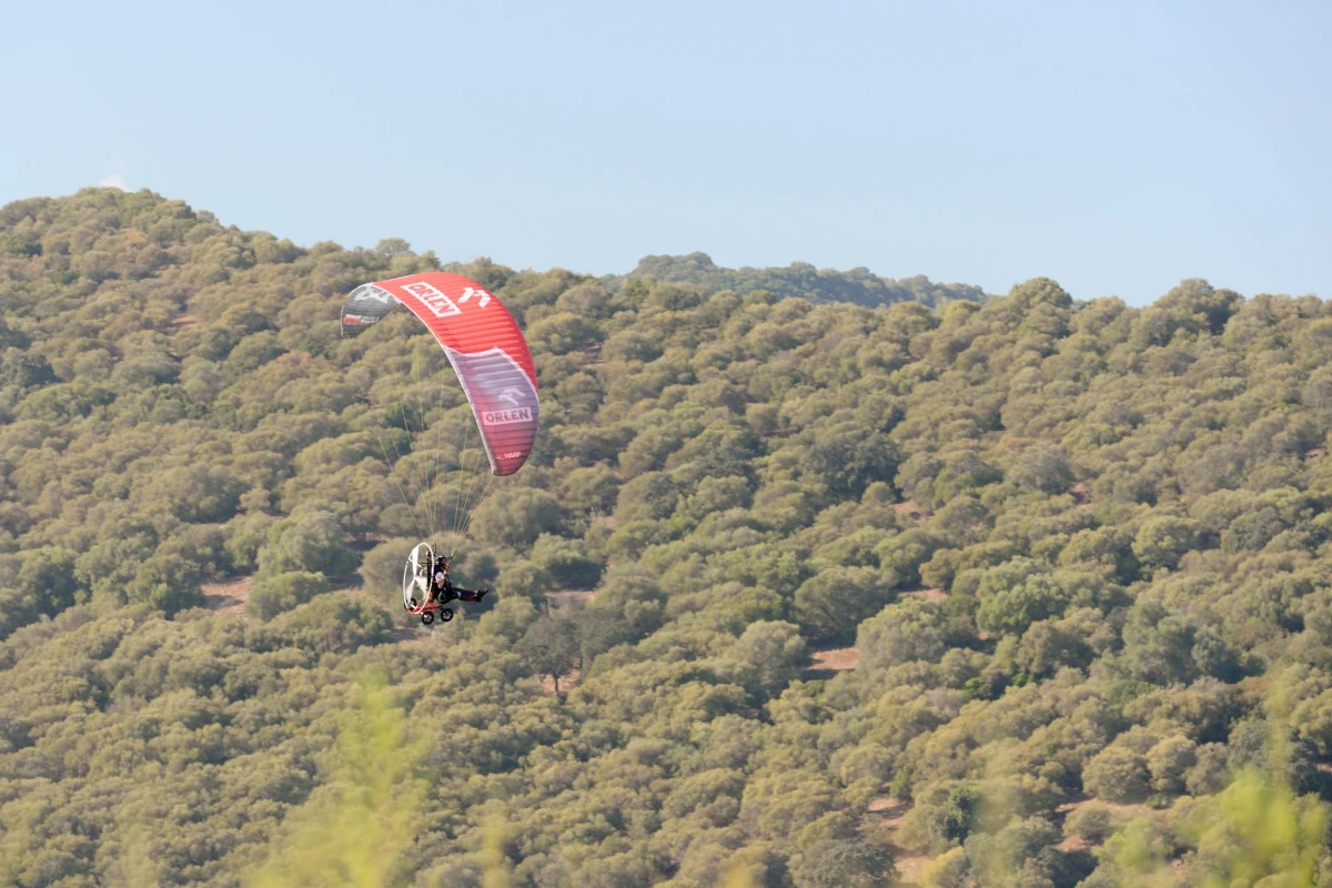 W dniach 3-5 października najlepsi motoparalotniowi piloci świata spotkali się w hiszpańskim Bornos. Rozegrano tam Otwarte Motoparalotniowe Slalomowe Mistrzostwa Hiszpanii, podczas których zawodnik ORLEN Team, Wojtek Bógdał odniósł sukces i zdobył srebrny medal.
