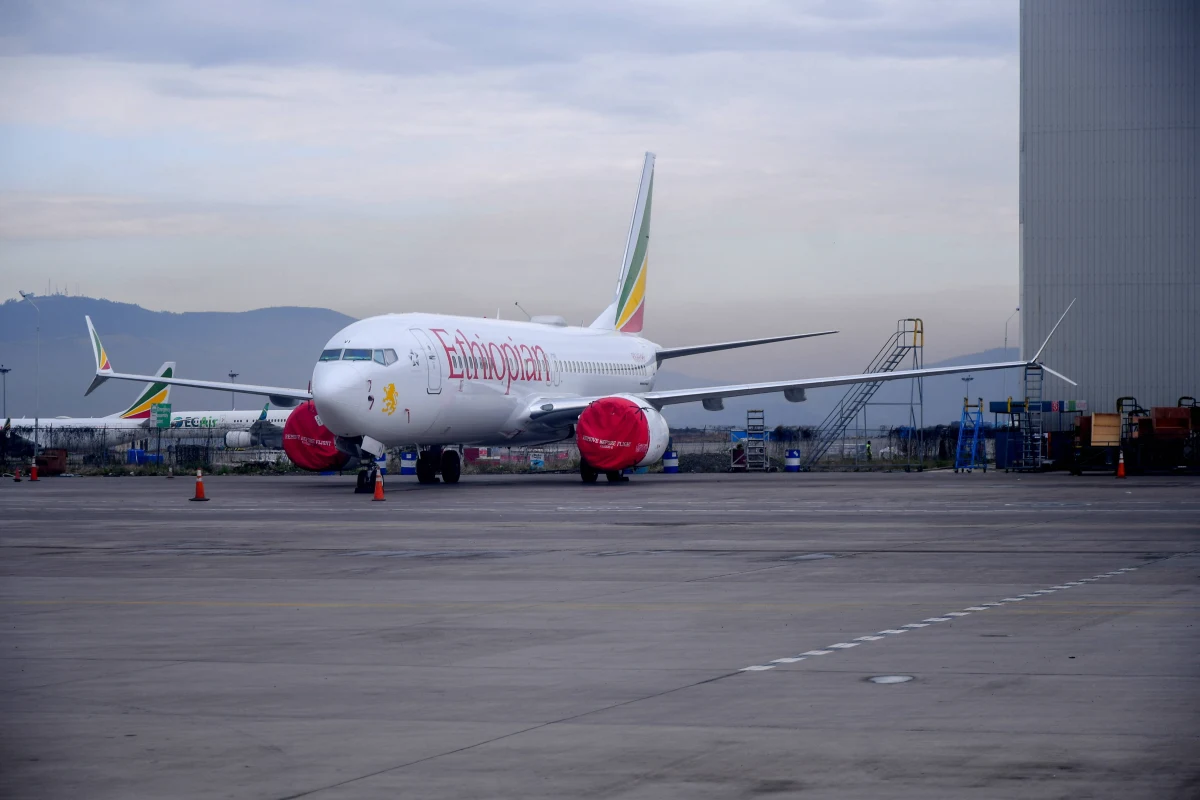 Z powodu pożaru silnika awaryjnie lądował w stolicy Senegalu, Dakarze, rejsowy Boeing 767 linii Ethiopian Airlines. Jak poinformował rzecznik lotniska, żadnej z 90 osób na pokładzie nic się nie stało.