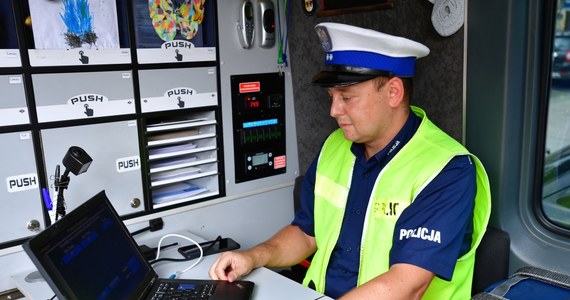 Od początku roku policjanci w ramach akcji "Smog" zatrzymali prawie 7,8 tys. dowodów rejestracyjnych. W środę rano funkcjonariusze rozpoczęli kolejną taką akcję. Bierze w niej udział ok. 5 tys. policjantów.
