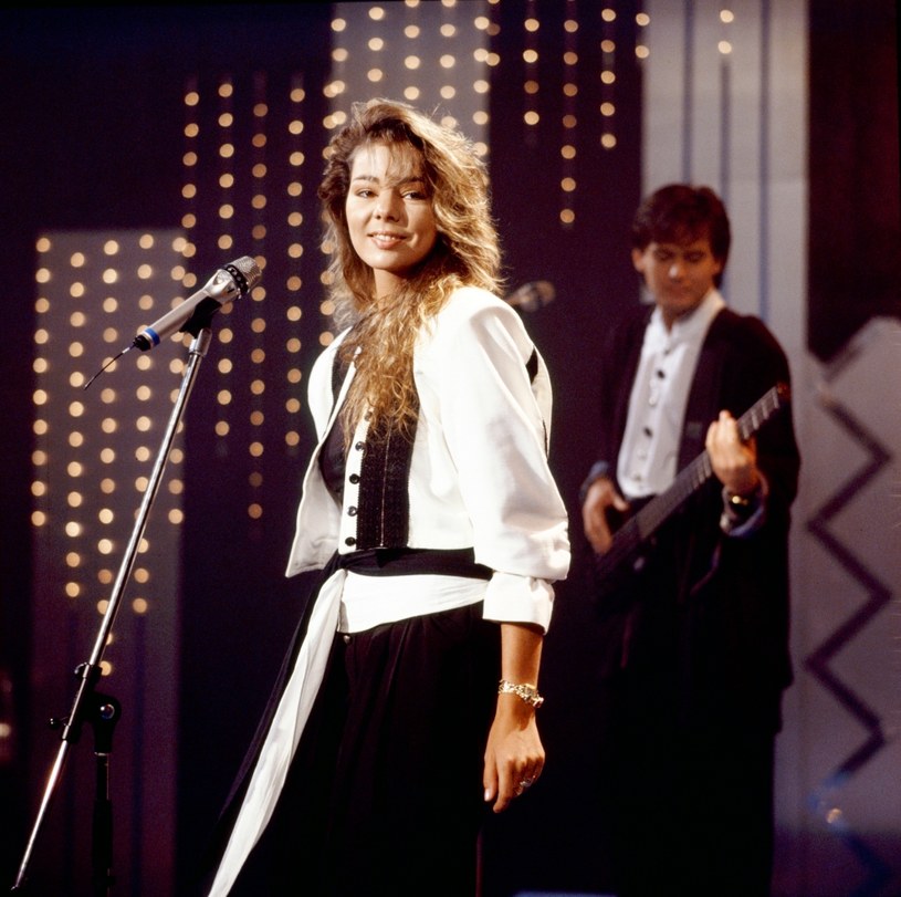 W latach 80. Sandra była jedną z największych gwiazd w Europie. Wokalistka niedawno odwiedziła Polskę i pojawiła się na nagraniach do programu "Jaka to melodia?". Zobacz, jak wygląda obecnie. 