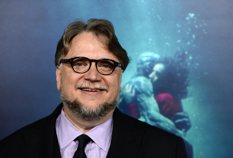 - Nigdy nie sądziłem, że potrzebuję Oscara, do czasu aż go otrzymałem - przyznaje Guillermo del Toro. Według reżysera, horrory mogą mieć aspekt edukacyjny, a najlepszym sposobem na odpoczynek od jednego projektu, jest kolejny. Twórca obchodzi 9 października 55. urodziny.