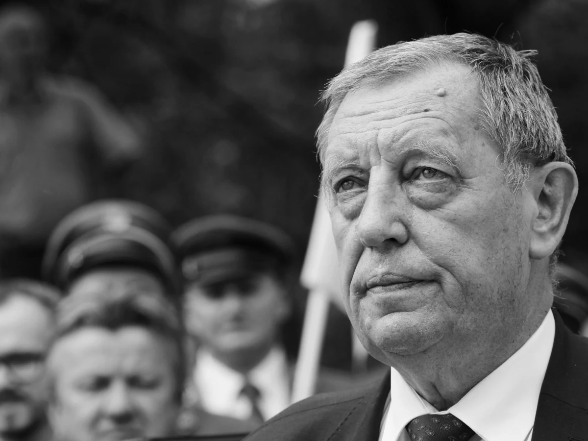 W wieku 75 lat zmarł Jan Szyszko. W latach 2005-2007 był ministrem środowiska w rządach Kazimierza Marcinkiewicza oraz Jarosława Kaczyńskiego. Gdy PiS doszedł po raz drugi do władzy, ponownie objął tekę ministra środowiska. Był nim w latach 2015-2018. Zastąpił go Henryk Kowalczyk.  