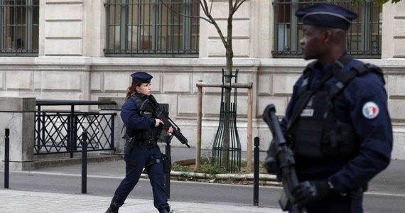 Coraz większy szok we francuskich specsłużbach. Ponad 160 specjalistów bada sprzęt informatyczny, który posłużył sprawcy ataku terrorystycznego w paryskiej prefekturze do kopiowania tajnych dokumentów służb specjalnych.