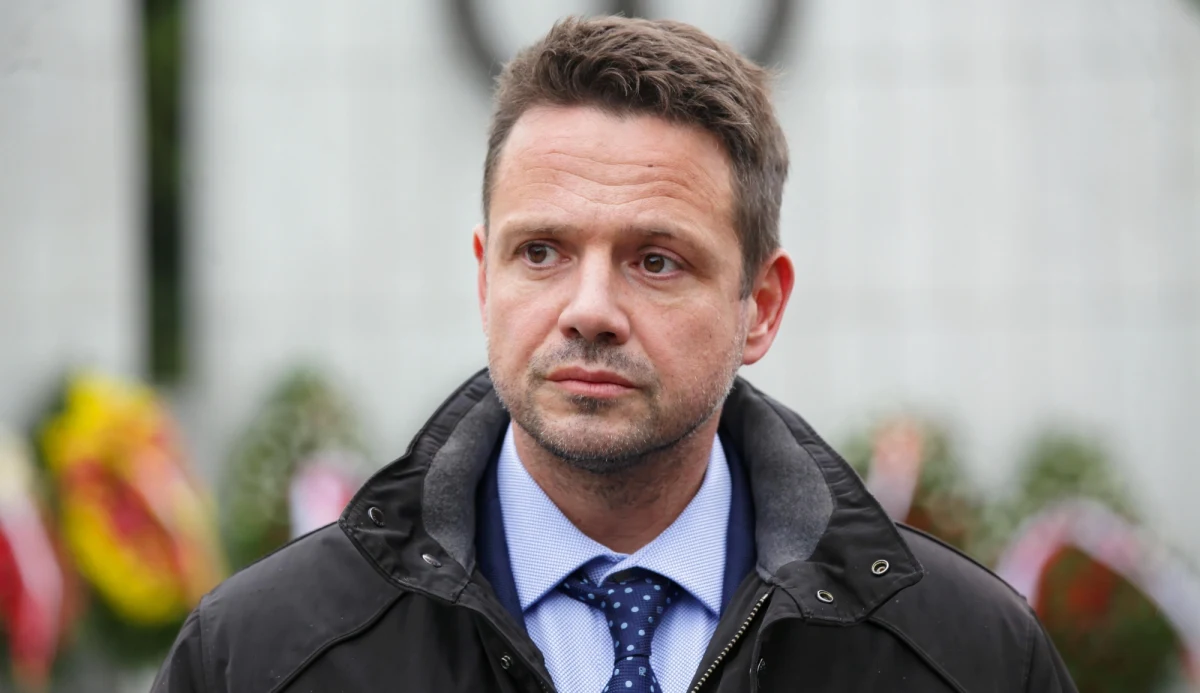 "Spodziewam się, że PiS, jeżeli wygra, będzie dalej zwalczał wszystko, co niezależne. Będą dalej próbowali dokręcić śrubę sędziom i upolitycznić wymiar sprawiedliwości" - stwierdził w rozmowie z Onetem prezydent Warszawy Rafał Trzaskowski w odpowiedzi na pytanie o nadchodzące wybory parlamentarne. "Będą próbowali doprowadzić do tego, żeby przedsiębiorcy zapłacili za realizację ich obietnic i (...) tworzyć własną oligarchię. I oczywiście samorządy – PiS widzi, że mają dużo władzy, są popularne, że mają pieniądze. A nic bardziej nie boli prezesa Kaczyńskiego niż niezależność" - ocenił. 