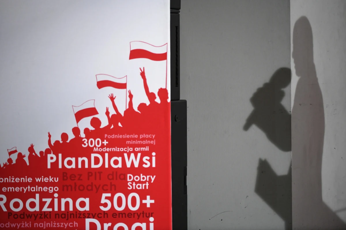 Dobrze, że ta kampania już się kończy. Trudno było znaleźć w niej powody do optymizmu. Trudno też uznać, że czymś szczególnym nas zaskoczyła. Zaryzykowałbym twierdzenie, że niezdecydowani wyborcy, którzy nie mieli od początku swojego faworyta, otrzymali od obu stron, opozycyjnej i rządowej, w istocie podobny przekaz. Totalna opozycja nie pokazała im nic, co dawałoby choć nadzieję, że może rządzić lepiej niż PiS. Strona rządowa, zajęta propagandą sukcesu, nie pokazała im nic, co pozwalałoby przewidywać, że w drugiej kadencji może rządzić lepiej niż w pierwszej. Tymczasem lepsze rządy są Polsce potrzebne. I to niezależnie od tego, czy lata 2016-2019 oceniamy jako okres dobrej zmiany, czy jako totalną katastrofę. 