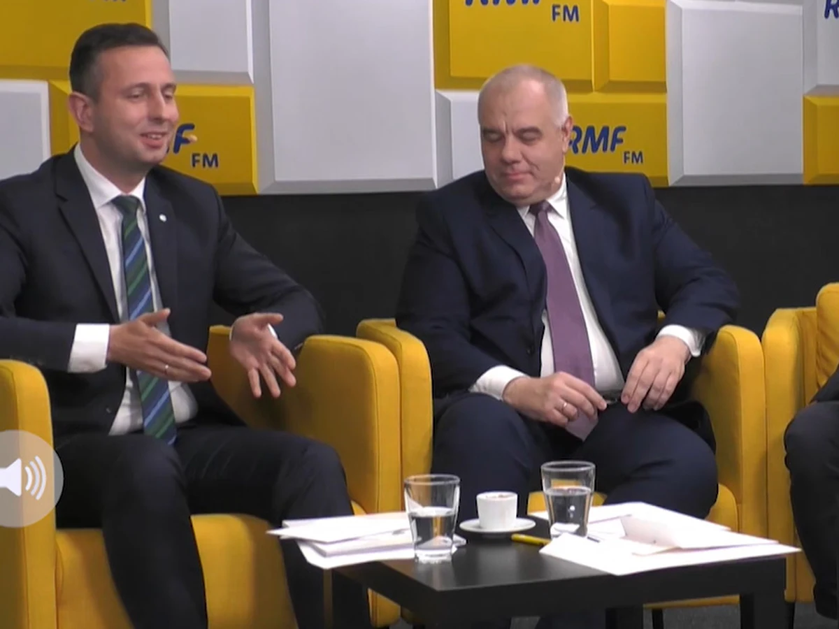 Lider Lewicy Włodzimierz Czarzasty podczas Debaty RMF FM w trakcie rundy, w której politycy zadawali sobie pytania postanowił "przewietrzyć smog polityczny". "Czy lubisz mnie Władysławie?" - pytał lidera PSL Władysława Kosiniaka-Kamysza.