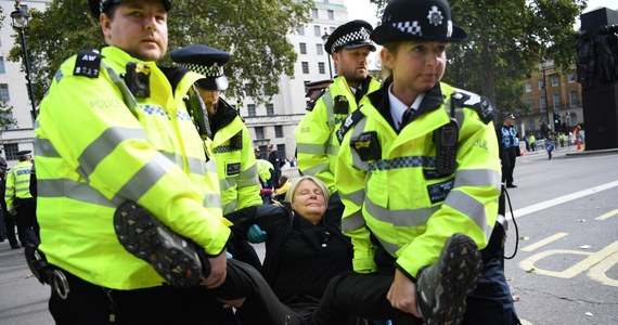 Ojciec Borisa Johnsona poparł w środę aktywistów z organizacji Extinction Rebellion (XR), którzy w ramach walki ze zmianami klimatu prowadzą protest na ulicach Londynu i których dzień wcześniej brytyjski premier nazwał "odmawiającymi współpracy brudasami".