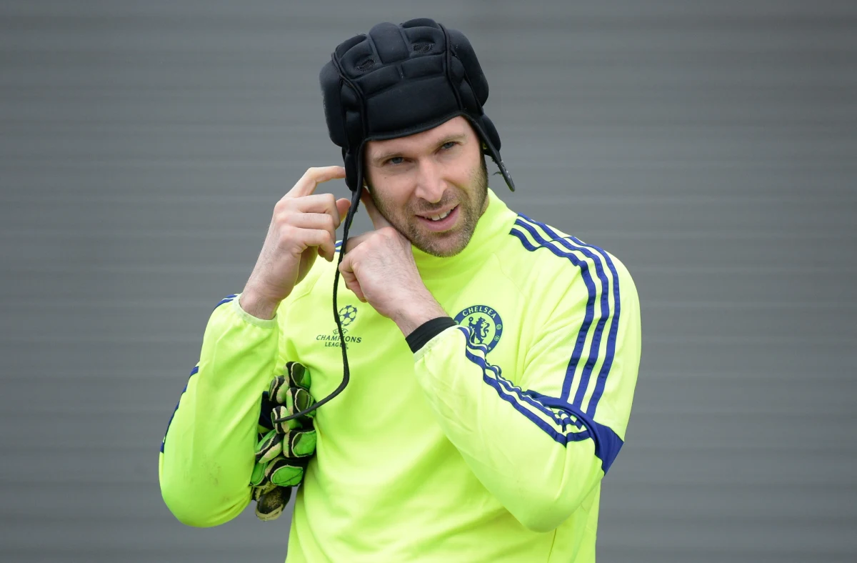 Petr Cech, który po zakończeniu piłkarskiej kariery został doradcą w Chelsea Londyn, stanie ponownie w bramce. Ale tym razem... hokejowej. 37-letni Czech najprawdopodobniej w niedzielę zadebiutuje w angielskim, trzecioligowym zespole Guildford Phoenix.
