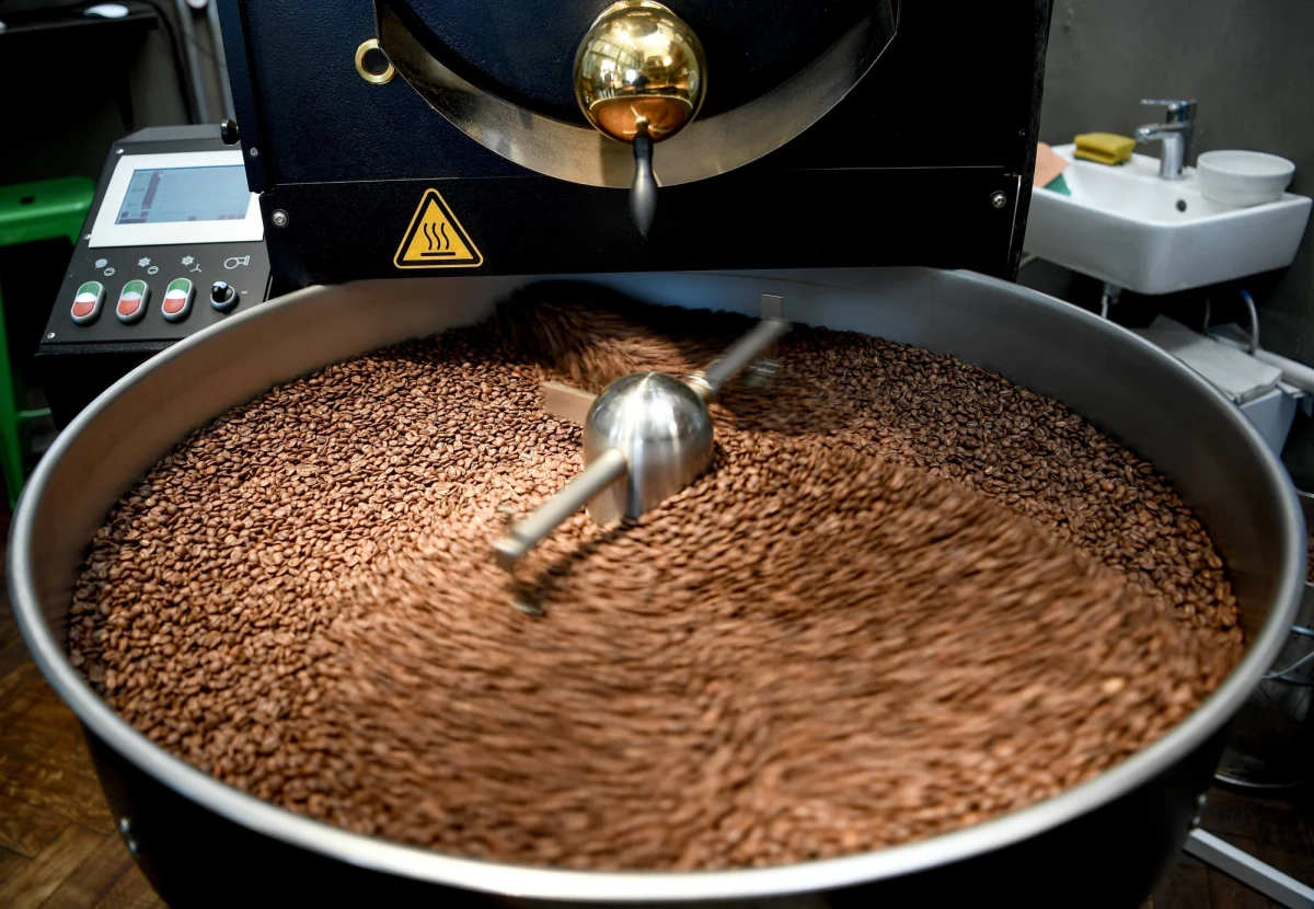 Ile energii dostarczają różne ilości kawy, przyrządzonej na różne sposoby, i jak wpływają na naszą czujność o danej porze dnia? Tego można się dowiedzieć korzystając z Kawowego Kalkulatora Energii, pierwszego dostępnego w języku polskim.
