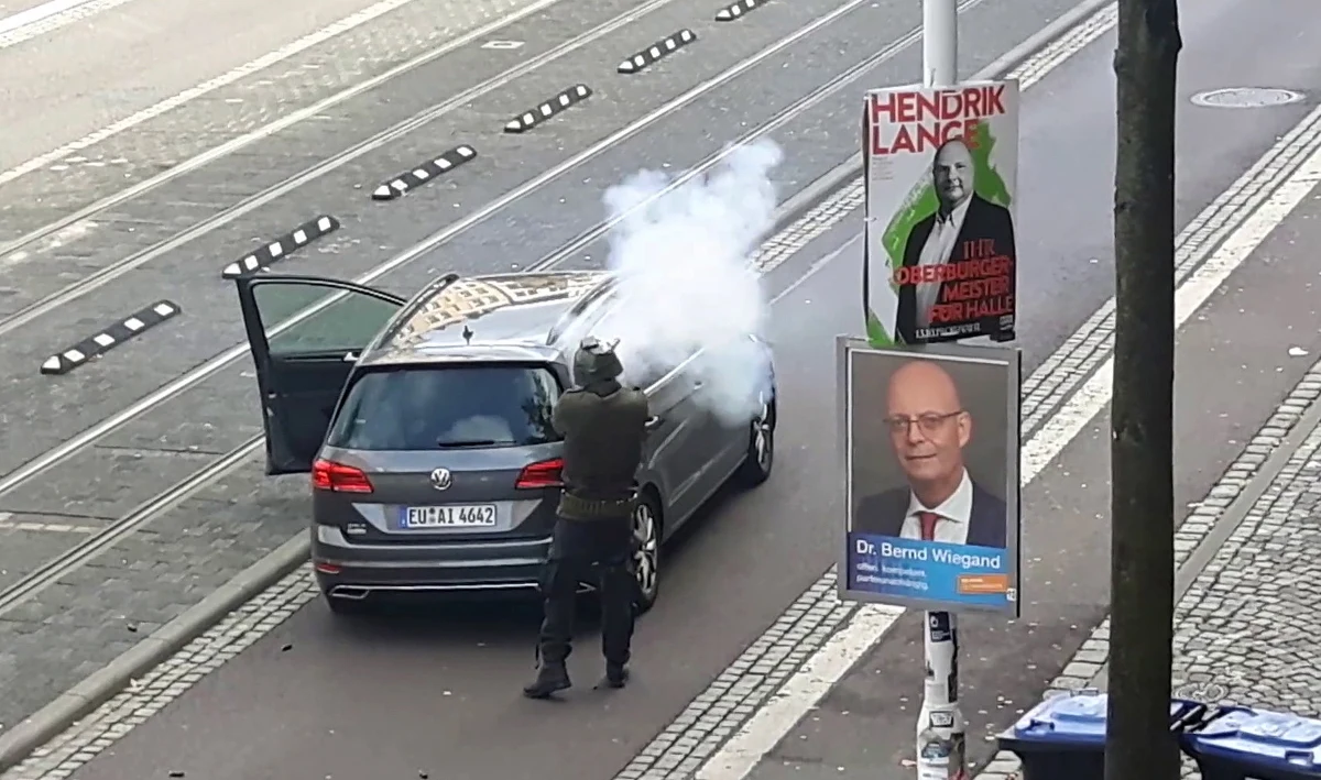 W internecie znaleziono prawdopodobnie autentyczny "manifest" zamachowca z niemieckiego Halle, który w środę po nieudanej próbie wdarcia się do synagogi otworzył ogień do ludzi na ulicy i zabił dwie osoby. W tekście mowa jest o przygotowaniach i motywach ataku.