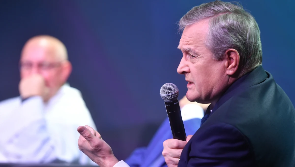 "Nagroda Nobla dla Olgi Tokarczyk to dobitny dowód na to, że polska kultura jest doceniana na całym świecie" - napisał w czwartek na Twitterze wicepremier, szef MKiDN Piotr Gliński. Minister kultury - jak przyznał - tym bardziej zobowiązuje się powrócić do niedokończonych wcześniej lektur noblistki.