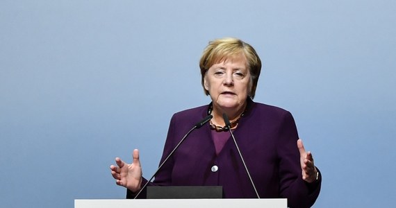 Angela Merkel apelowała w czwartek o walkę - z użyciem wszelkich dopuszczalnych prawnie środków - przeciwko prawicowemu ekstremizmowi i antysemityzmowi. Oświadczyła, że zjawiska te nie będą tolerowane. We środę doszło do ataku na synagogę w Halle.