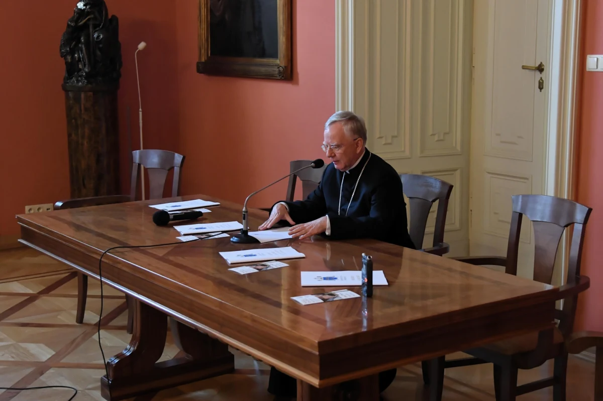 "Decyzja o zwolnieniu pracownic tworzących biuro prasowe kurii krakowskiej opierała się wyłącznie na przesłankach merytorycznych i w żaden sposób nie była związana z ich sytuacją osobistą czy stanem cywilnym" – poinformował kanclerz kurii ks. Tomasz Szopa w piśmie do rzecznika praw obywatelskich.